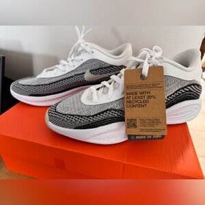 Nike Men’s sneakers New in Box Sz 8.5